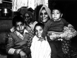 Dadi's Family (1981)