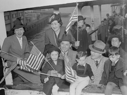 Refuge: Stories of the Selfhelp Home - Ethan Bensinger